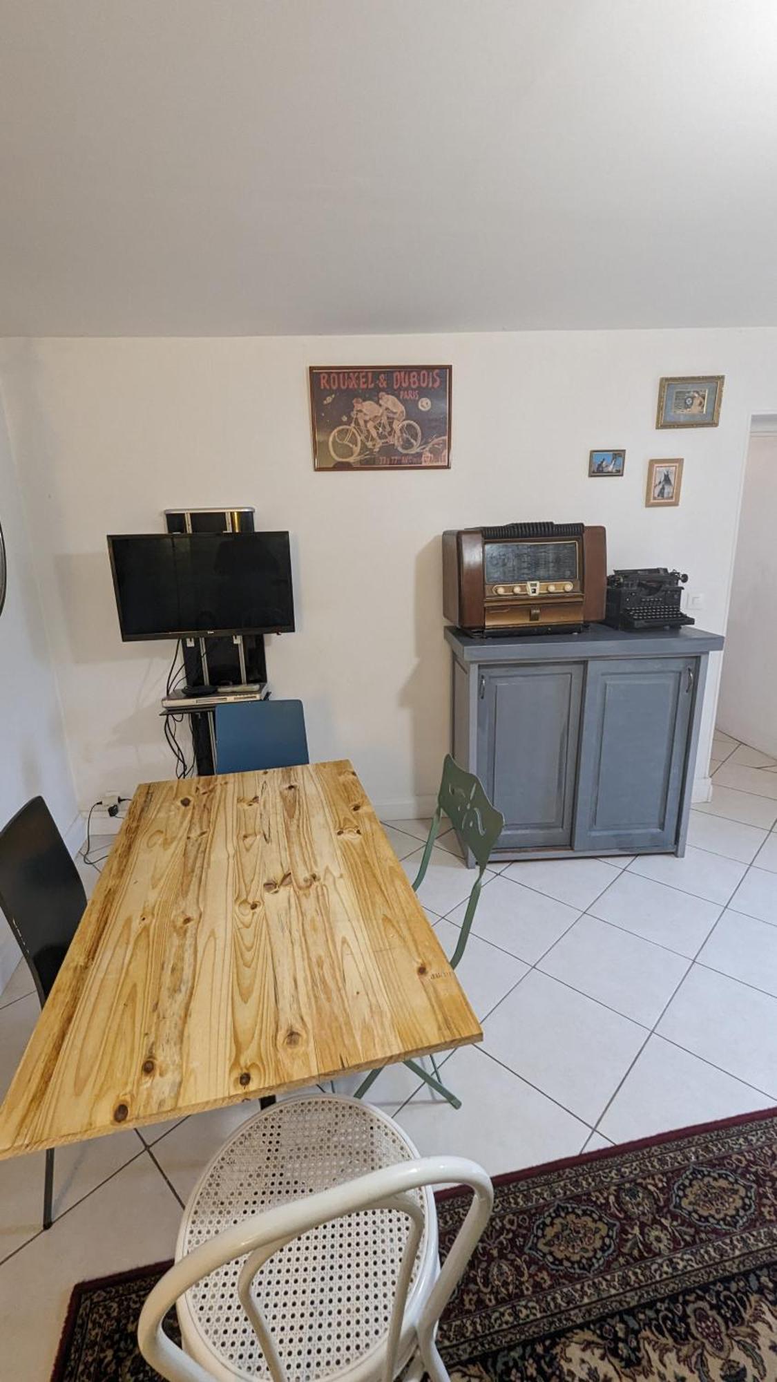 Chez Ma Petite Reine 1 *